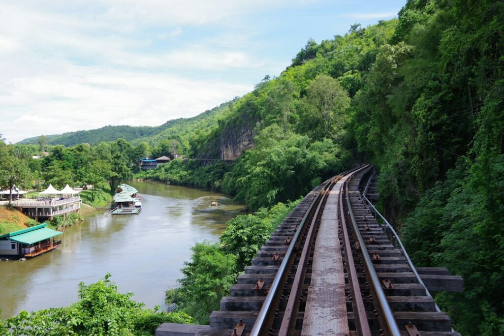 Kanchanaburi: River Kwai, Geschichte und Leben am Fluss